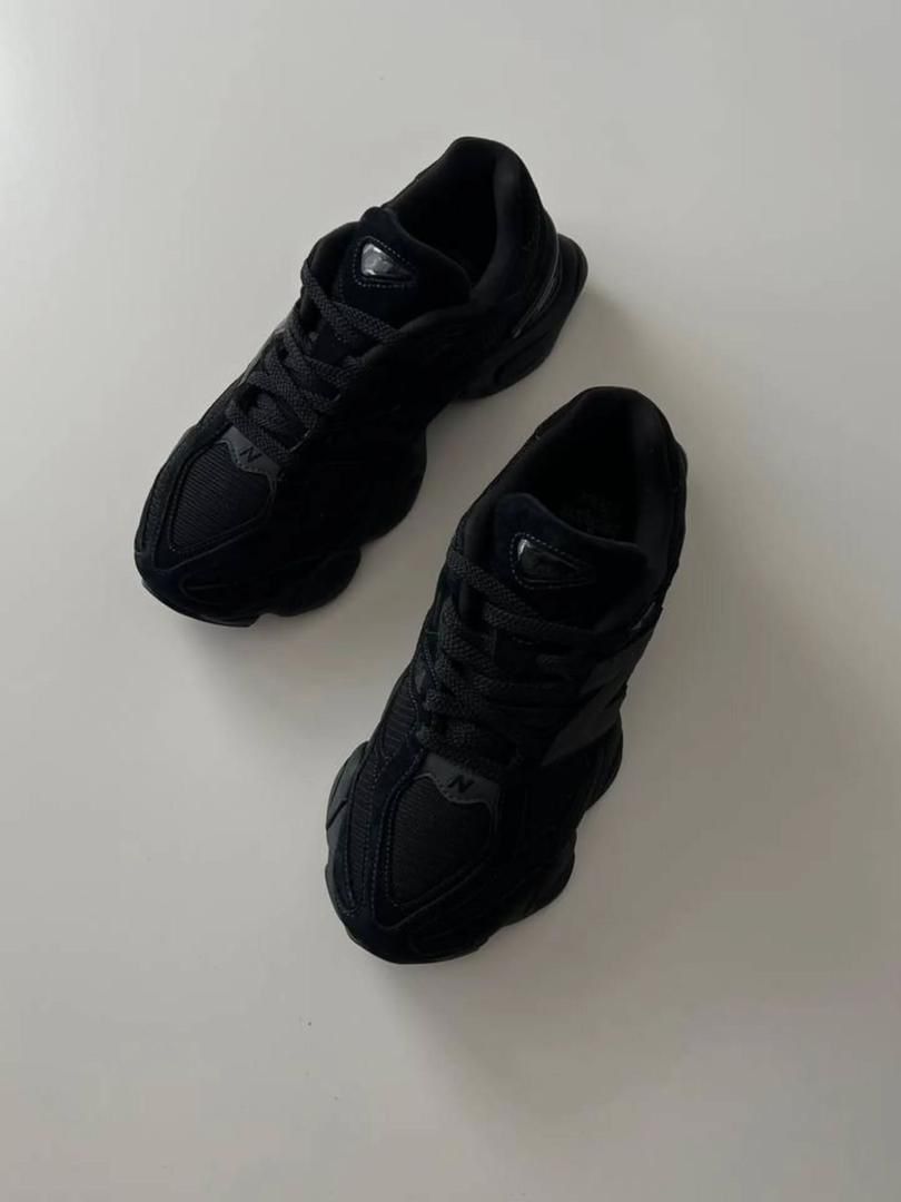New Balance 9060 Triple Black,