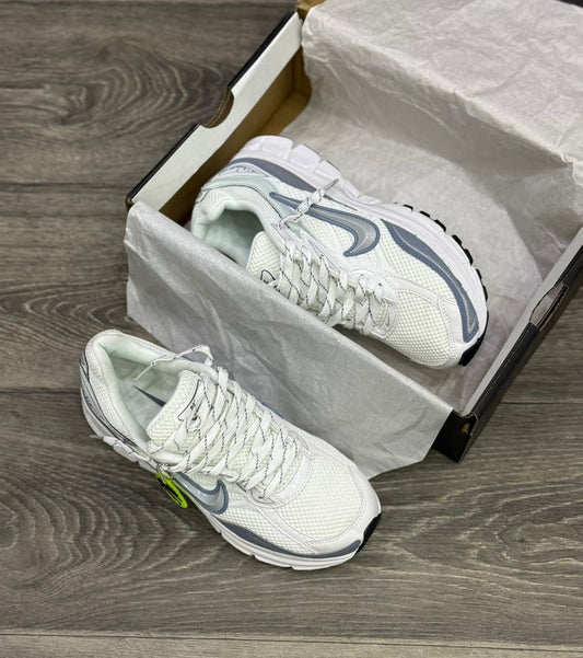 baskets Nike modèle Vomero,