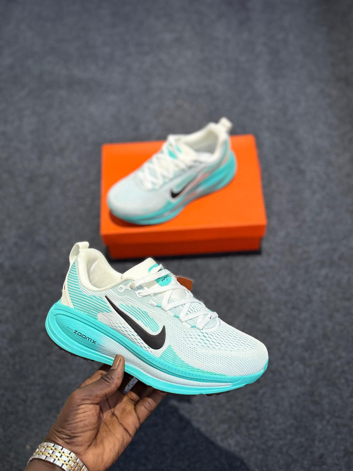 running Nike Vomero 18