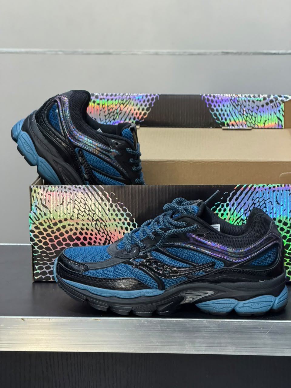 Saucony ProGrid Omni 9 "Black Glow"